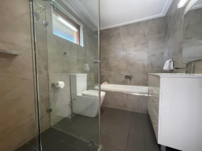 Отель Town & Country Motor Inn  Форбс
